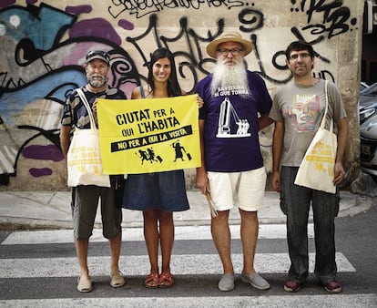 Members of Mallorca's Ciutat per a qui L’Habita (Cities for Locals) group.