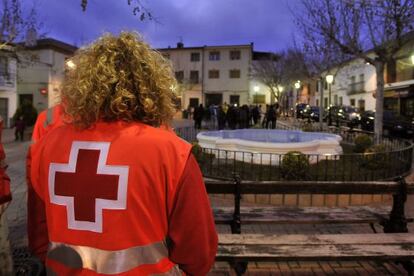 Un voluntari de la Creu Roja, a Ossa de Montiel (Albacete).