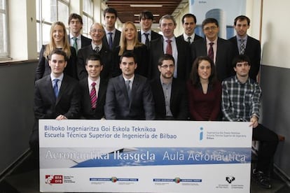 Alumnos del Aula Aeronáutica de Ingenieros de Bilbao.