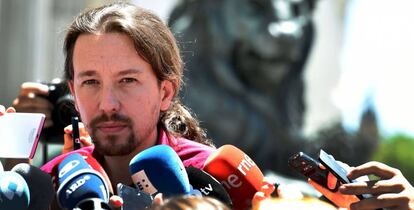 Pablo Iglesias, junto al Congreso.