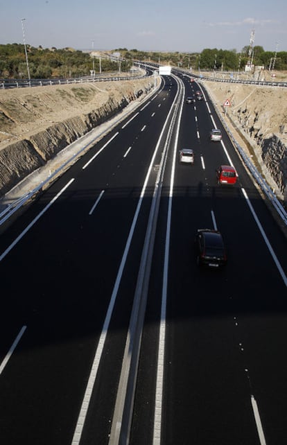 Un tramo desdoblado de la M-501, conocida como <i>carretera de los pantanos</i>.