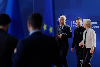 António Costa, Volodímir Zelenski y Ursula von der Leyen, a su llegada al Consejo Europeo de este jueves en Bruselas