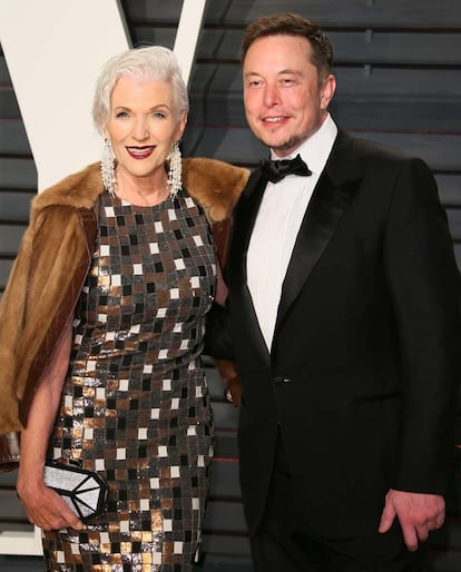 Maye Musk y Elon Musk juntos en la fiesta post Oscar de ‘Vanity Fair’ de 2017.