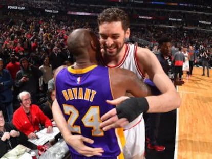 El mundo del baloncesto homenajea a la leyenda de los Lakers sin salir del ‘shock’