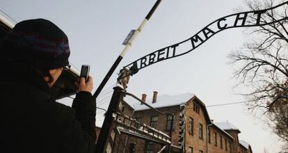 Entrada del campo de concentración nazi de Auschwitz (Polonia).