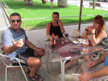 Dos parejas unionistas en Tarragona.