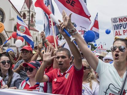 Trabajadores costarricenses durante una protesta. 