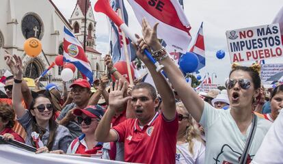 Trabajadores costarricenses durante una protesta. 