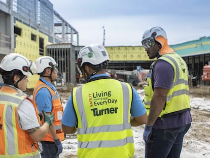 Trabajadores de la constructora Turner, filial de ACS.