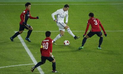 El jugador del Real Madrid Cristiano Ronaldo en posesión del esférico.