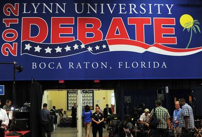 Preparativos del debate en el centro universitario de Boca Raton, Florida.