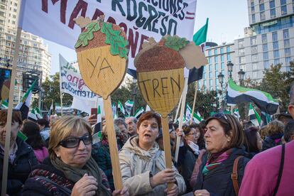 Manifestación multitudinaria en Madrid, en noviembre de 2017, para reclamar una conexión ferroviaria digna en Extremadura.