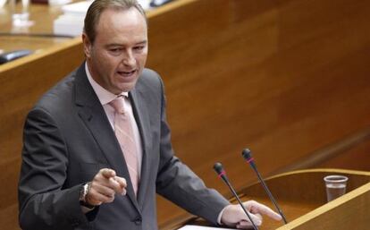 Alberto Fabra, durante su intervención hoy en el pleno de Las Cortes Valencianas.