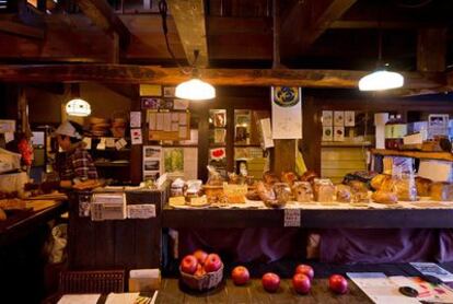 Interior de la panadería Levain, en la localidad japonesa de Ueda.