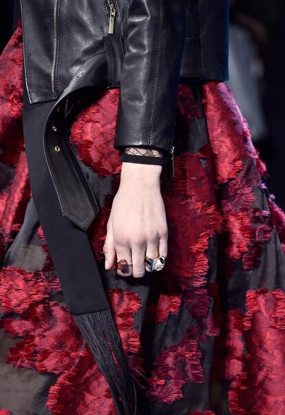 Elie Saab : Runway &#8211; Paris Fashion Week Womenswear Fall/Winter 2016/2017