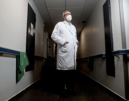 Luis Manzano, jefe de Medicina Interna del Hospital Ramón y Cajal.