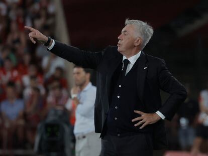 Carlo Ancelotti durante el partido entre el Real Madrid y el Almería el pasado domingo en la primera jornada de Liga.