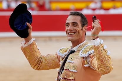Pepe Moral, con la oreja que cortó al quinto toro de la tarde.