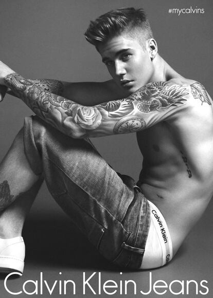 Justin Bieber se une a la larga lista de cantantes, modelos e iconos de la moda que han sido retratados para las campañas de publicidad de Calvin Klein. El intérprete es el rostro de la temporada de primavera 2015.