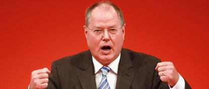 El líder del Partido Socialdemócrata de Alemania, Peer Steinbrück, durante su discurso en el congreso extraordinario del domingo en Augsburgo.