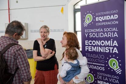 Participantes de la II Feria de Economía Feminista en el Matadero de Madrid, en mayo de 2018.