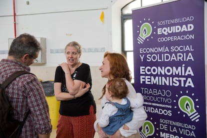 Participantes de la II Feria de Economía Feminista en el Matadero de Madrid, en mayo de 2018.