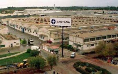 Fotografía realizada de la factoría de Santana Motor en Linares (Jaén). EFE/Archivo