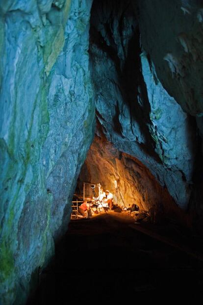 Conjunto de cuevas de Gorham en Reino Unido. Los abruptos acantilados calcáreos de la cara oriental del peñón de Gibraltar albergan cuatro cuevas, cuyos yacimientos arqueológicos atestiguan la presencia del hombre de Neandertal durante más de 125.000 años.