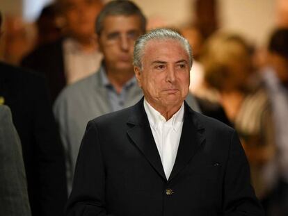 Temer ao chegar para pronunciamento no sábado.