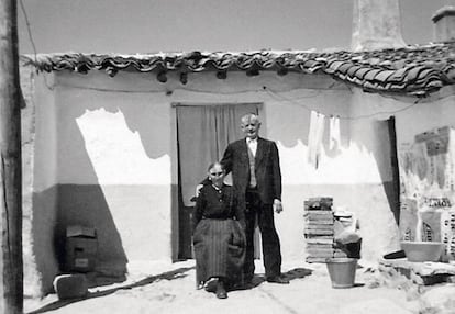 Un matrimonio de ancianos sin identificar, en la localidad salmantina de Boada.