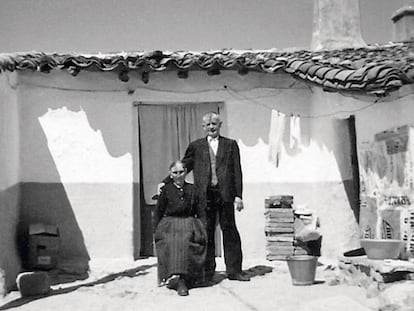 Un matrimonio de ancianos sin identificar, en la localidad salmantina de Boada.