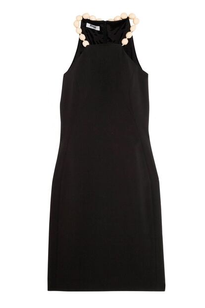 Vestido negro de Moschino Cheap and chic (445 euros).