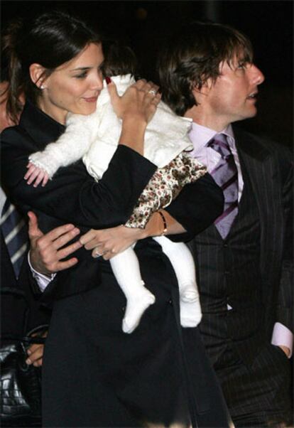 Tom Cruise y Katie Holmes, junto a su hija en Roma, en las vísperas de su boda.