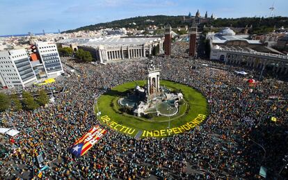 Vista general de la plaça d'Espanya (Barcelona) durante la Diada.