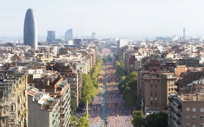 Vista a&eacute;rea de la avenida Meridiana de Barcelona durante la manifestaci&oacute;n de celebraci&oacute;n de la Diada.