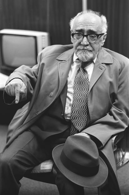 El escritor Ramón J. Sender, en 1976.