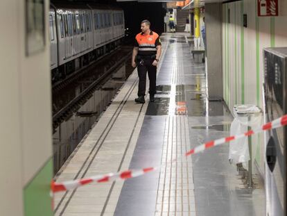 Estación de Metro de Barcelona tras las fuertes lluvias.