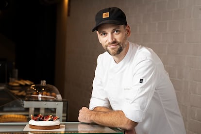 El pastelero Maxime Petite en su nueva pastelería en Barcelona.