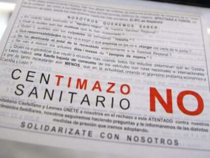 El cartel informativo colocado en una gasolinera de Valladolid en el que se anuncian los motivos del paro por la implantación del céntimo sanitario.