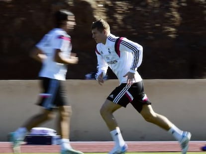 Toni Kroos se ejercita en Marrakech, donde el Madrid juega el Mundial de clubes. 