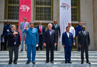 Los presidentes de Cuba, Miguel Diaz-Canel (centro); Venezuela, Nicolás Maduro (segundo por la izquierda); y Bolivia, Luis Arce (segundo por la derecha), el viernes en la Cumbre de la Alianza Bolivariana celebrada en La Habana.