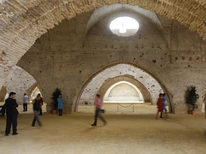 Interior de las Reales Atarazanas, ayer durante la presentación del proyecto que convertirá al edificio en el nuevo CaixaForum Sevilla.