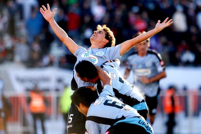 Los jugadores de Belgrano celebran el tanto del empate.