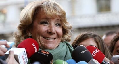 Esperanza Aguirre respon als periodistes dimecres passat.