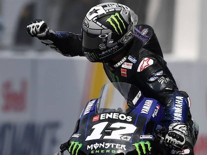 Maverick Viñales celebra su victoria en Sepang.