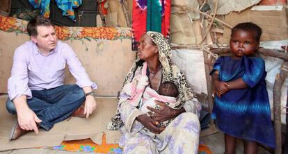 Justin Forsyth, cuando estaba al frente de Save the Children en Reino Unido, en Somalia en 2012.