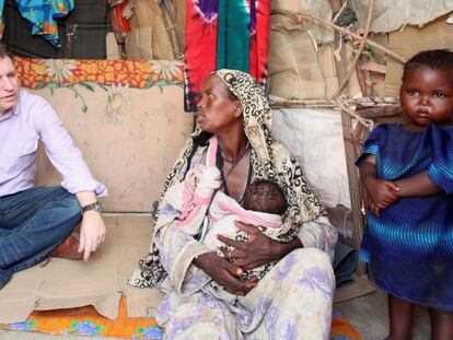 Justin Forsyth, cuando estaba al frente de Save the Children en Reino Unido, en Somalia en 2012.