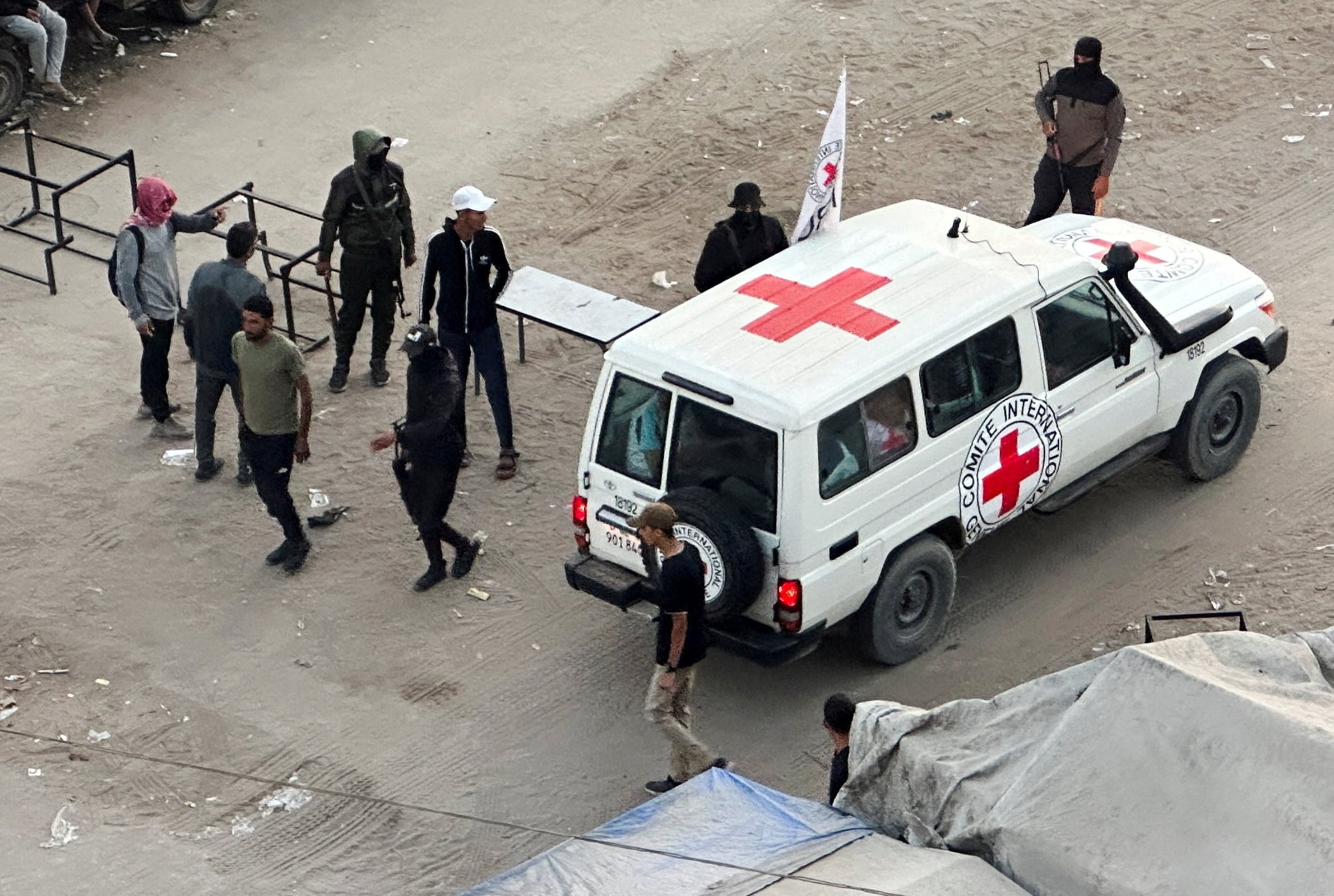 La Cruz Roja se pone en marcha para recoger a los rehenes en Gaza