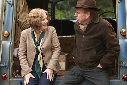 Imelda Staunton y Timothy Spall, en 'Bailando la vida'.