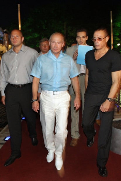 Vladímir Putin, en el balneario de Sochi con Jean-Claude van Damme, a la derecha.